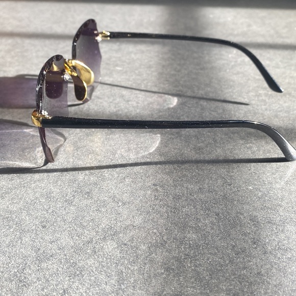 Sunglass - Picture 2 of 2